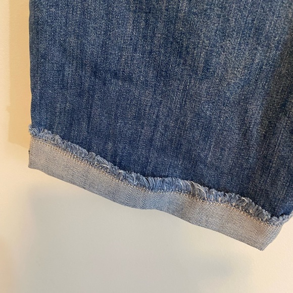 Women’s Elle denim shorts size 2 low rise medium washed distressed - Picture 9 of 9